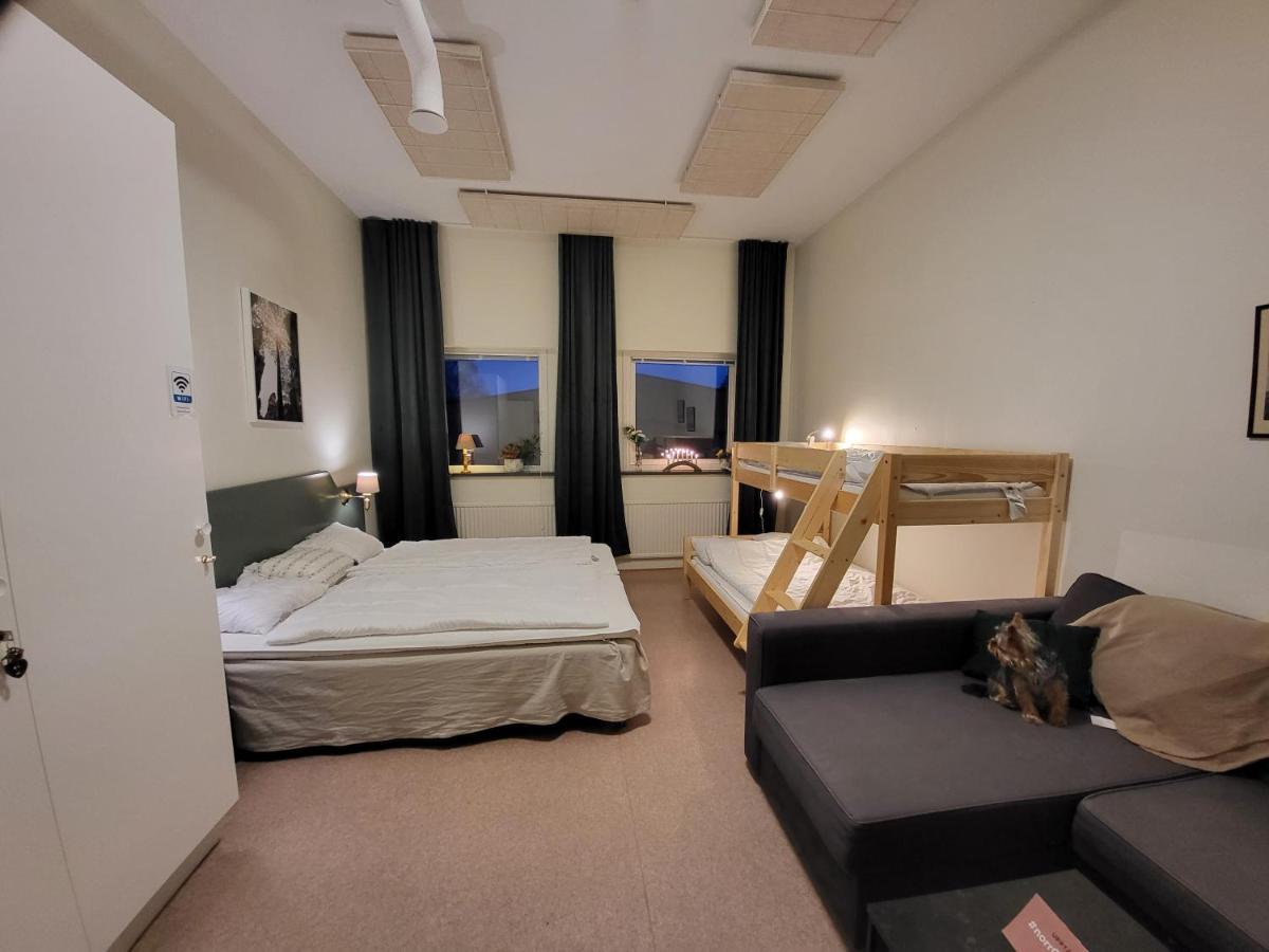 Kg Sleepover & Staellplats Karl Gustav Экстерьер фото