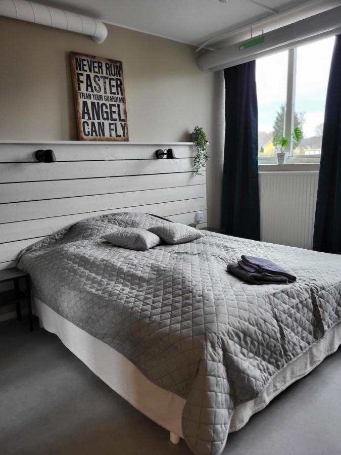 Kg Sleepover & Staellplats Karl Gustav Экстерьер фото